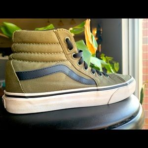 Men’s Sz 6/Women’s Sz 7.5 HIGH TOP VANS